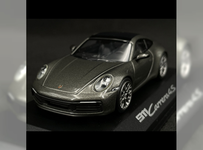 PORSCHE 911 (992) Carrera 4S, green black