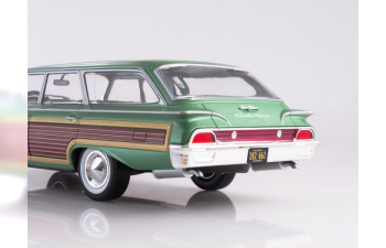 Ford Country Squire 1960 metallic green