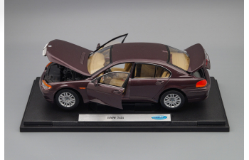 BMW 745i, purple