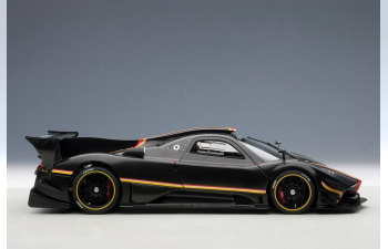 PAGANI Zonda Revolution 2013 (black carbon fiber)