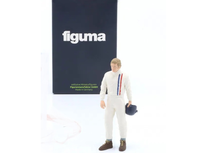 Фигура гонщика со каской в руке