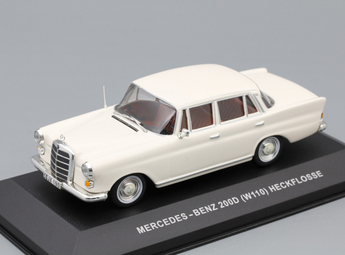 MERCEDES-BENZ 200D W110 Heckflosse, white