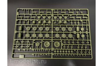 Сборная модель Советская тяжёлая самоходно-артиллерийская установка ИСУ-152