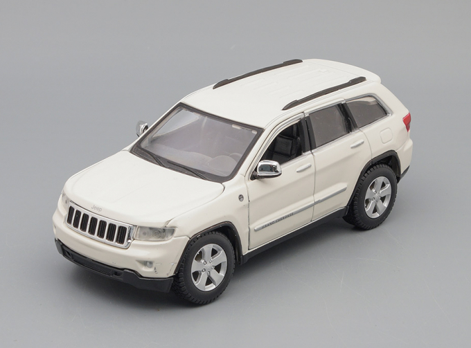 JEEP Grand Cherokee Laredo (2011), white