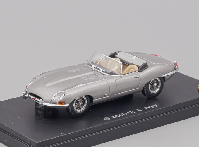 JAGUAR E-Type, grey
