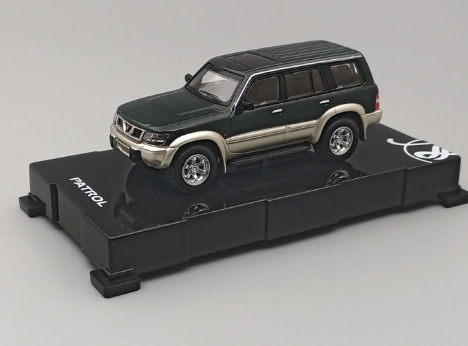 NISSAN Patrol Y61 (1997), green / white gold