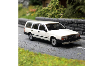 VOLVO 740 GL Break (1986), white