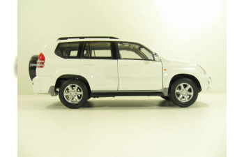 TOYOTA Land Cruiser Prado, масштаб 1:24, белый