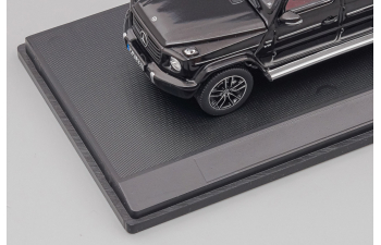 Бокс черный подиум "в клетку" (155 х 90 х 70 мм)