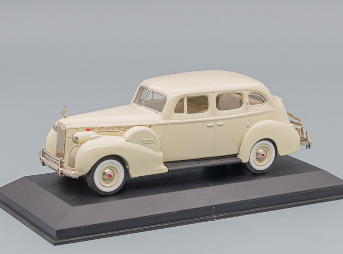 PACKARD Super 8 Formal Sedan 61 (1940), cream