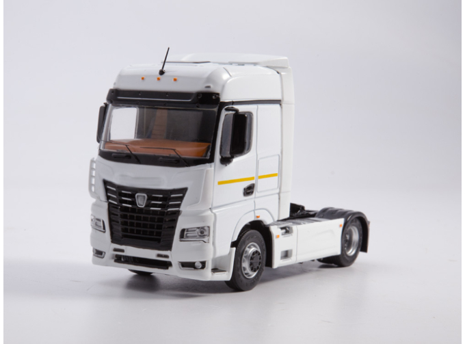 Камский грузовик 54901 седельный тягач, белый