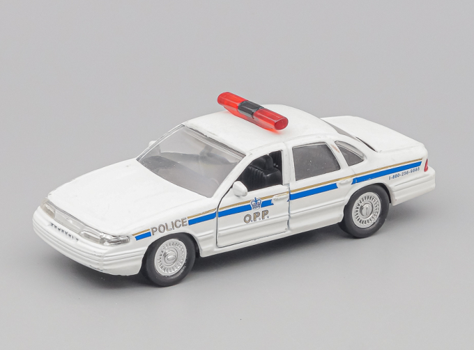 FORD Crown Victoria Police, white