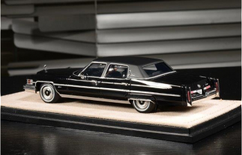 CADILLAC Fleetwood Brougham (1974), Black