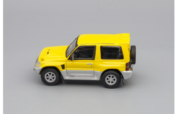 MITSUBISHI Pajero Evilution, yellow