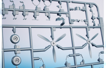 Сборная модель P-40M Warhawk 'Involuntarily From Russia To Finland'