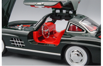 MERCEDES-BENZ 300 SL, зелёный, 25 см.
