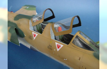 Сборная модель Американский истребитель-бомбардировщик Republic F-105G Wild Weasel