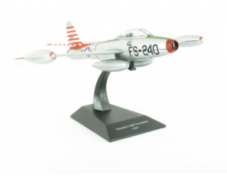 Republic F-84E Thunderjet (Etats-Unis), серия Avions de Combat à Réaction 47, серебристый