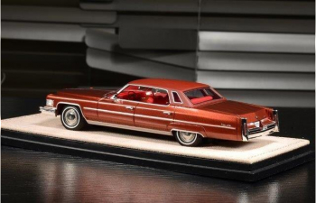 CADILLAC Sedan Deville (1976), Firethorn Metallic