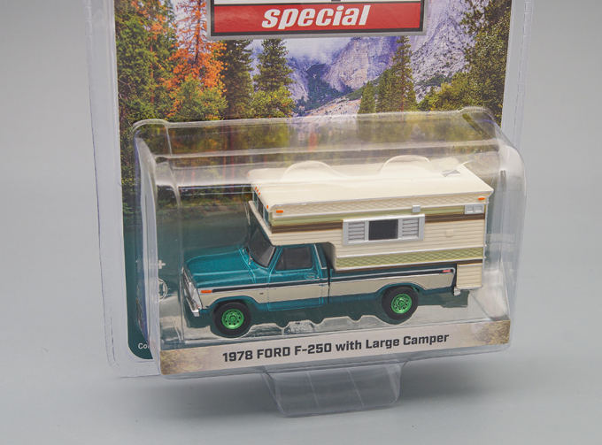 FORD F-250 Camper (1978) Dark Jade Metallic & Wimbledon White (Greenlight!)