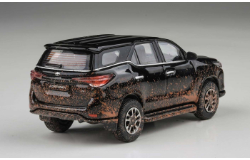 TOYOTA Fortuner LHD со следами эксплуатации (2023), черный