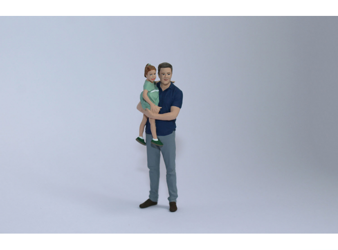 Фигурка Папа с дочкой