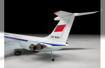 Сборная модель Советский пассажирский авиалайнер Ил-62М