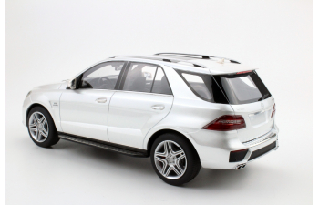 Mercedes-Benz ML63 AMG (white)