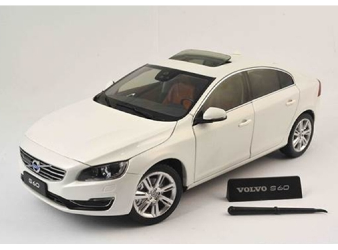 VOLVO S60 (2015), crystal white pearl