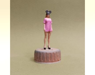 Фигура 0885 Женщина-мышь, окрашенная (цвет в ассортименте)