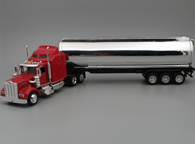 KENWORTH W900 (1979) Tank Trailer, red / chrome