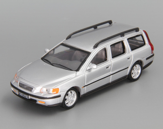 VOLVO V70 (2000), silver