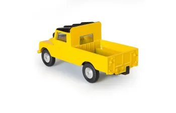LAND ROVER 109 WB (1967), yellow