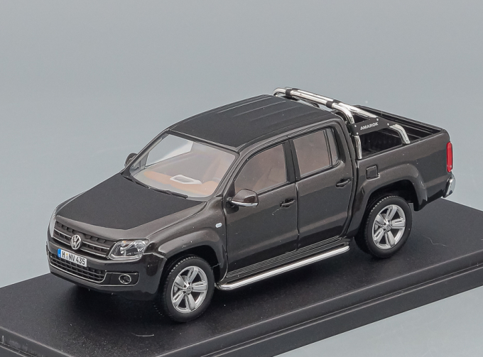 VOLKSWAGEN Amarok (2010), brown