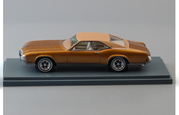 BUICK Riviera GS (1969), gold metallic