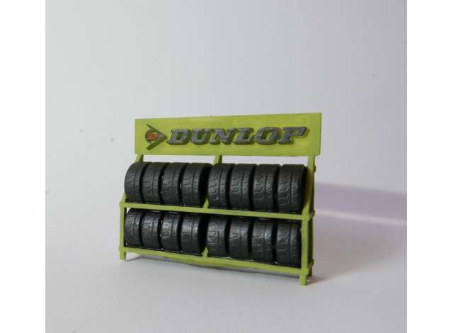 Полка с шинами Dunlop