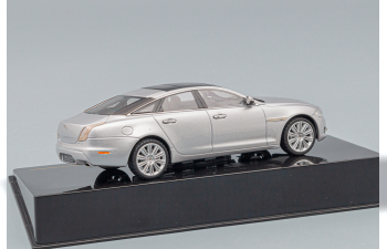 JAGUAR XJ (2011), rhodium silver metalic