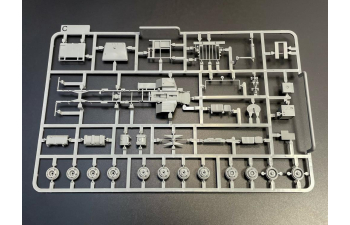 Сборная модель Полуприцеп для перевозки тяжелого оборудования M911 C-HET с M747