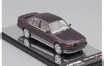 BMW M5 E34, purple metallic