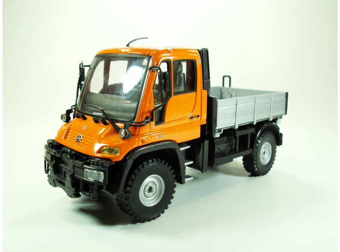 MERCEDES-BENZ Unimog, оранжевый с серым