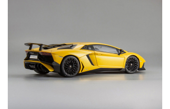 LAMBORGHINI Aventador LP750-4 SV (2015), yellow