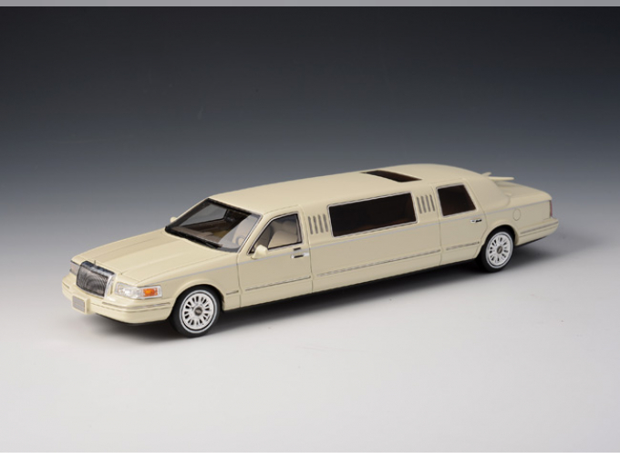 LINCOLN Towncar Limousine 1997, White