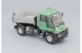 MERCEDES-BENZ Unimog, green / silver