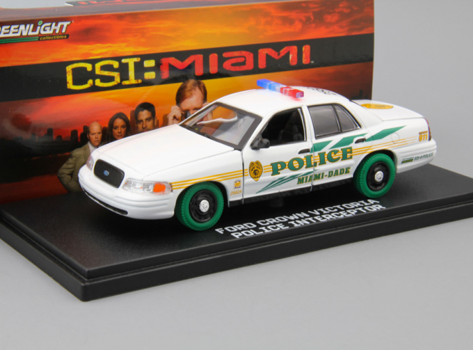 FORD Crown Victoria Police Interceptor "Miami-Dade Police" (из телесериала "Место преступления" (2003), white (Greenlight!)