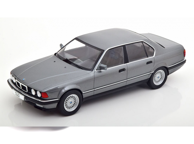 BMW 750i E32, grey metallic