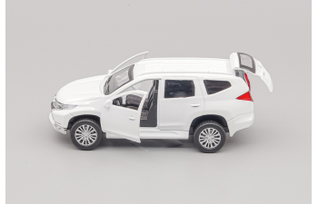 MITSUBISHI Pajero Sport, белый
