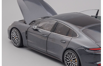 PORSCHE Panamera Turbo S (2020), grey metallic
