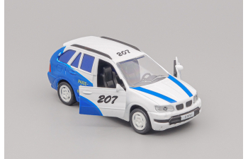 BMW X6, white / blue
