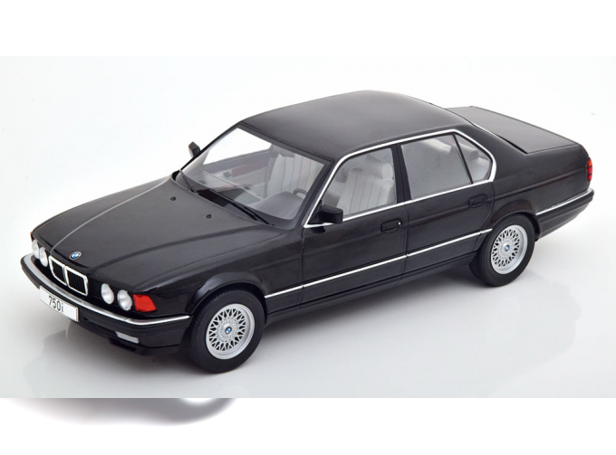 BMW 750i E32, black-metallic