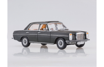 MERCEDES-BENZ Strich 8 Saloon, dunkel olive